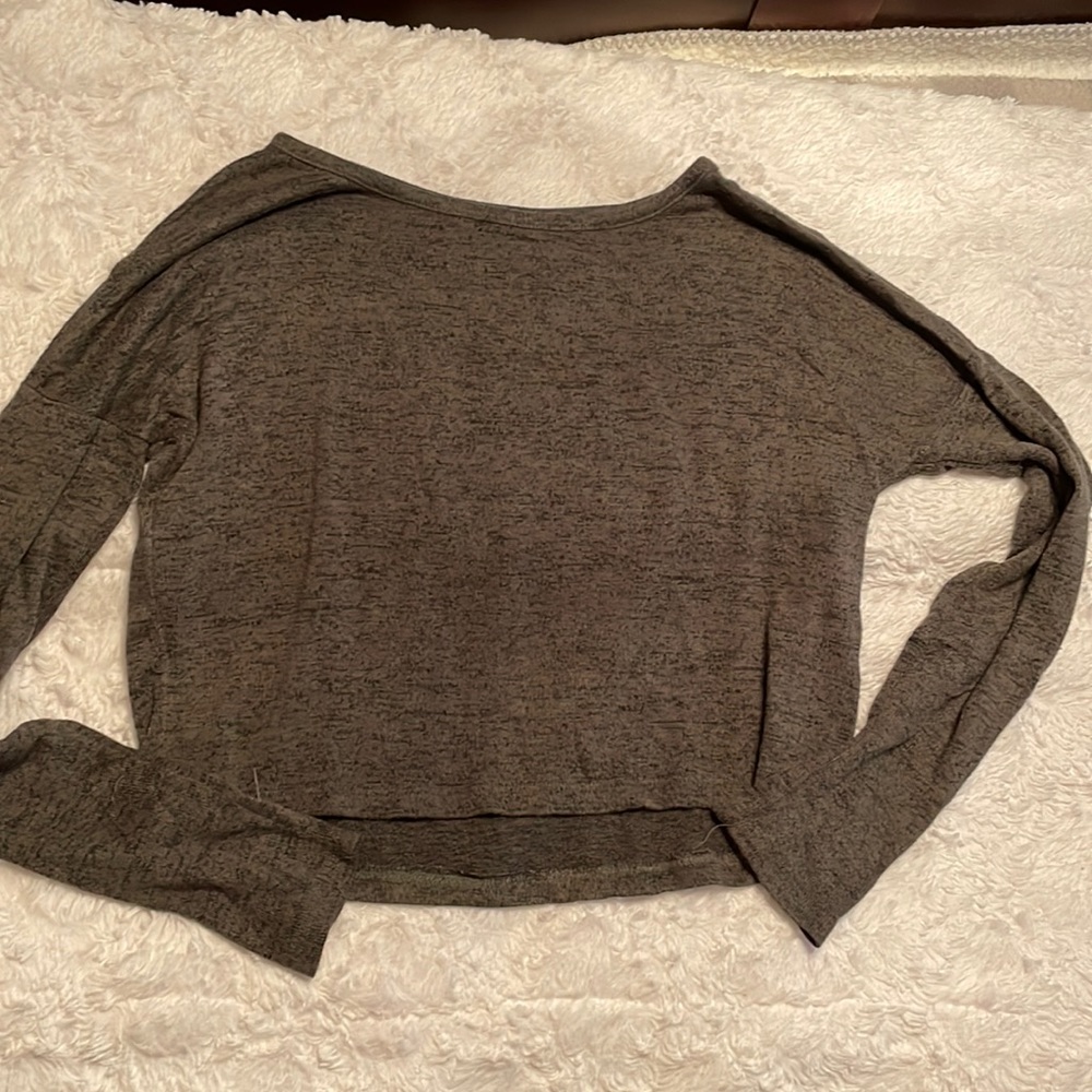 garage size small long sleeve green shirt